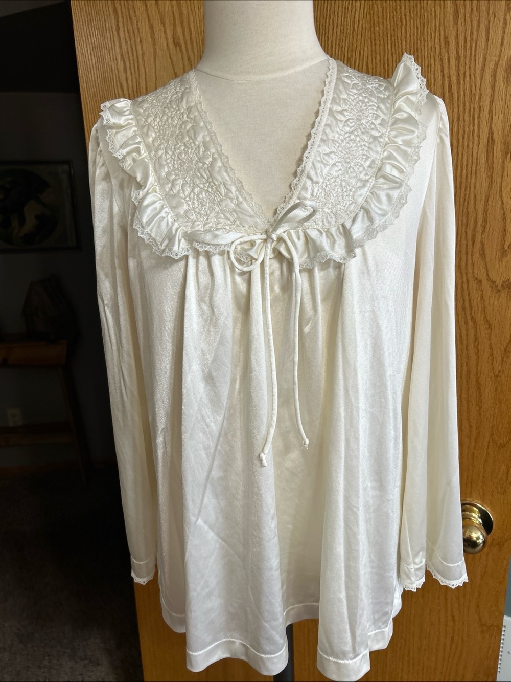 VTG JCPenney Silky Nylon Pajama Top Cream Lace Ruffle Coquette Size Medium